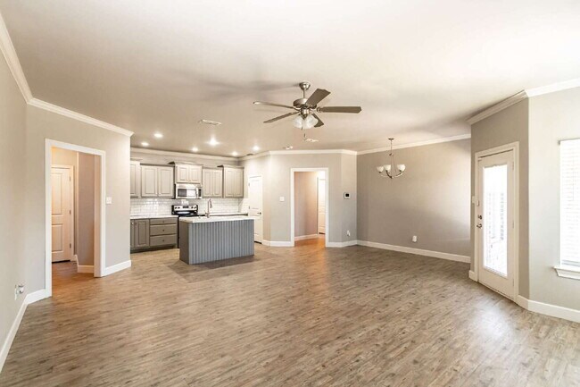 Building Photo - Cute Duplex in South Lubbock