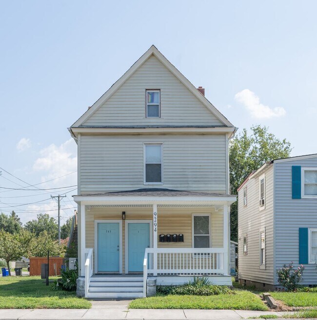 Building Photo - MOVE IN READY 2 Bedroom in the Heart of Oceanview!