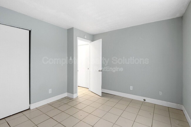 Building Photo - 330 Mt Everest Dr