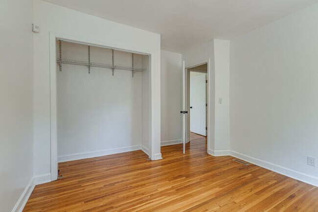 Building Photo - 2104 15th Ave S