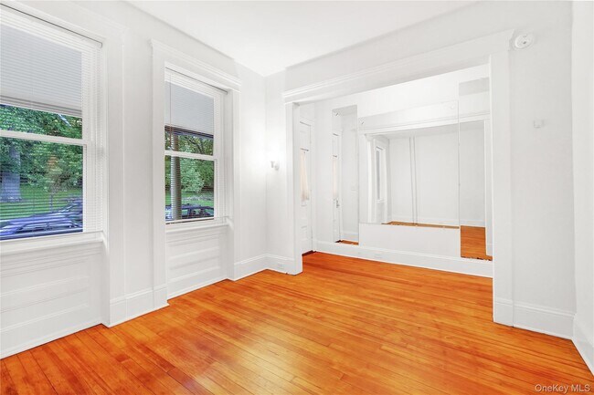 Building Photo - 158 Dubois St