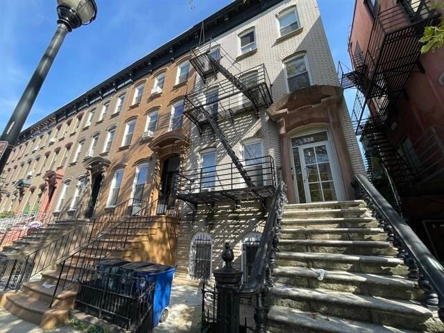 Building Photo - 538 Bramhall Ave