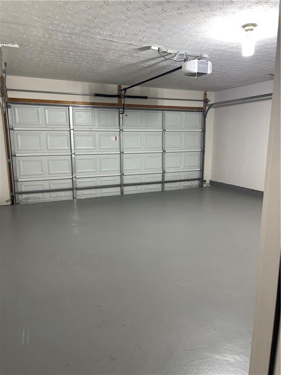 Building Photo - 160 Village Trce