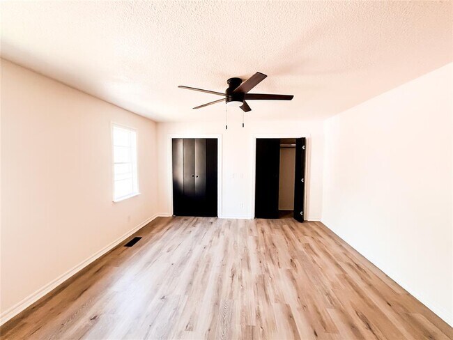 Building Photo - 10601 Tumilty Terrace