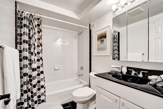 Building Photo - 1600 S Ocean Dr