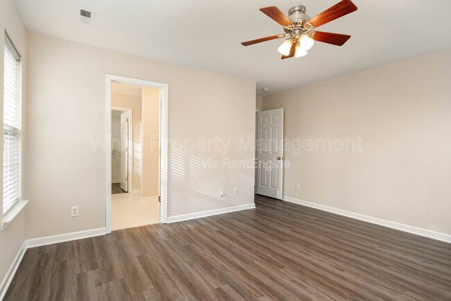 Building Photo - 17304 Commons Crossing Dr