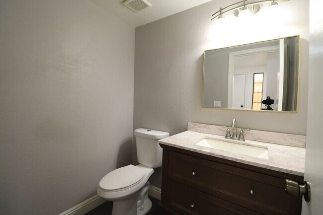 Building Photo - Spacious Northpointe Condo – 3 Bedrooms + Office | 3 Baths | Attached 2-Car Garage