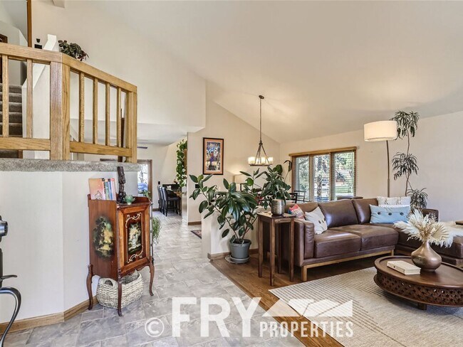 Building Photo - Luxury Rental in Beautiful Colorado Foothills
