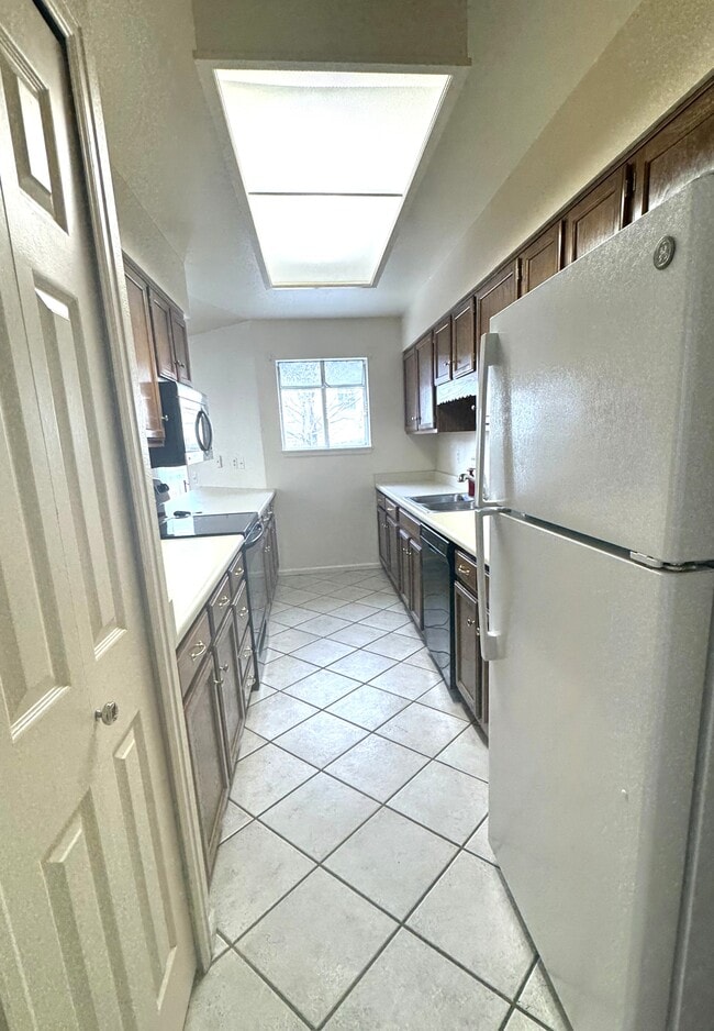 Building Photo - 9362 W Coal Mine Ave