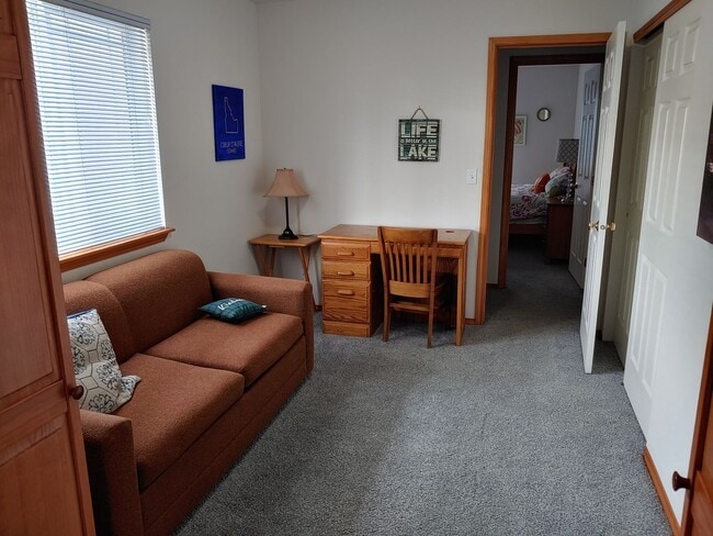 Building Photo - "Welcome to the fully furnished rancher wi...