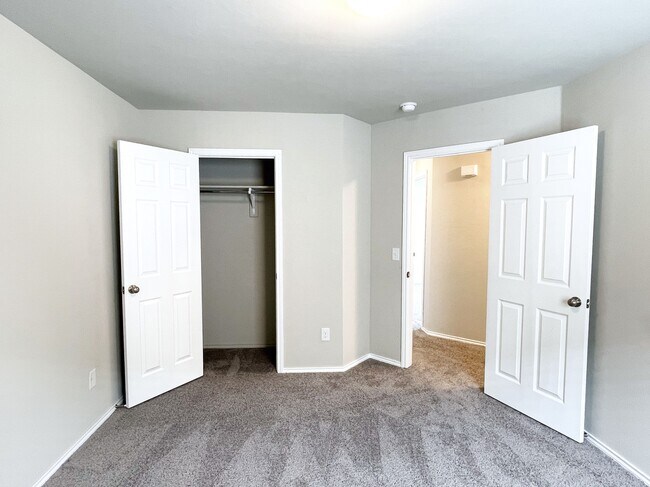 Building Photo - 9925 Blue Wing Trl