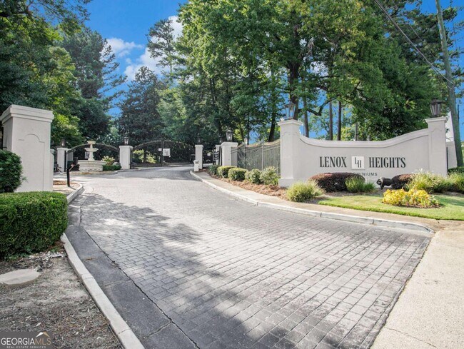 Building Photo - 3307 Pine Heights Dr NE