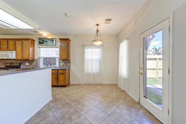 Building Photo - 2921 Indigo Dr