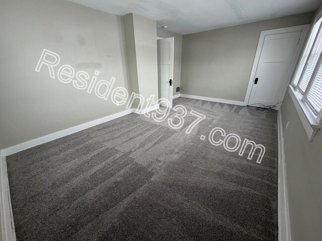 Building Photo - 2 Bed 1 Bath