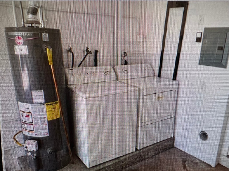 Building Photo - 538 E Colter St