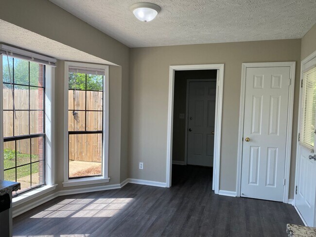 Building Photo - Charming 3-Bedroom Brick Home with Modern ...