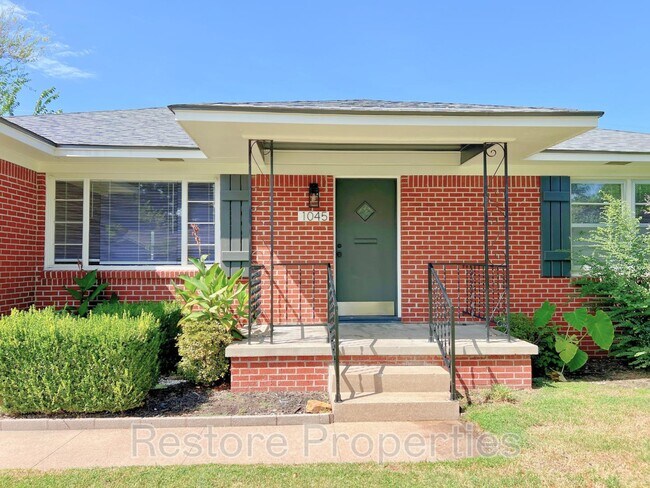 Building Photo - 1045 E 53rd Pl