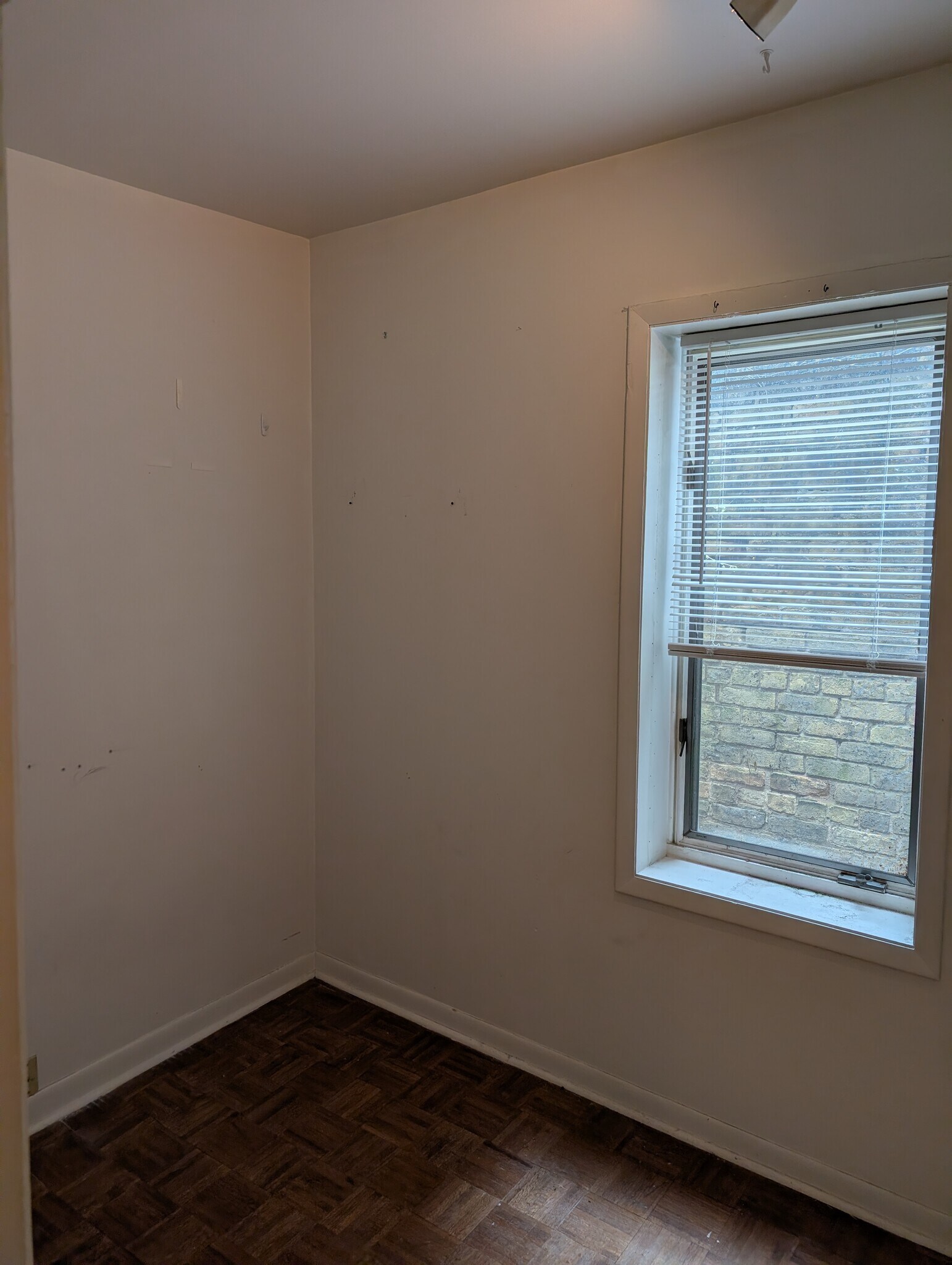 Building Photo - 222 W Willow St
