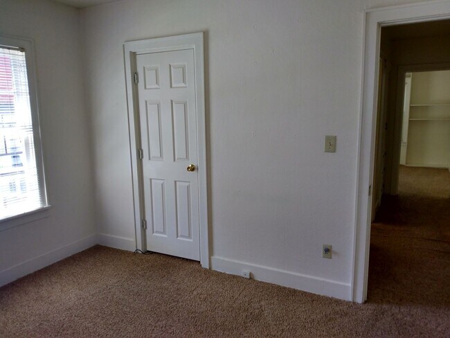Building Photo - 712e16