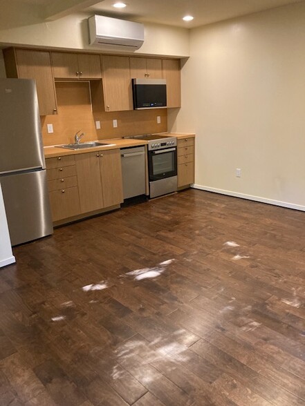 Kitchen open to Living area - 2202 SW Kings Ct