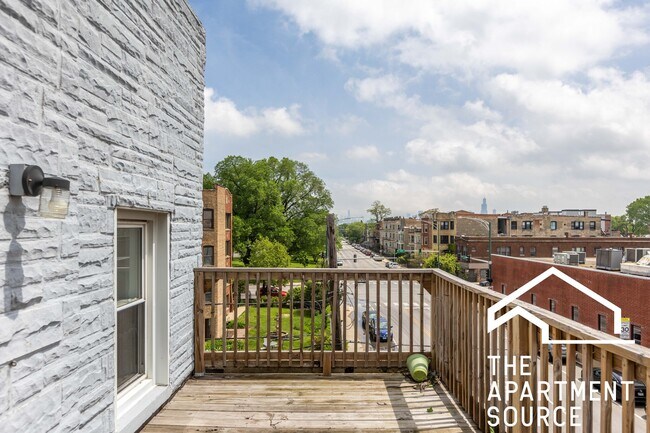 Building Photo - 3216 W Augusta Blvd