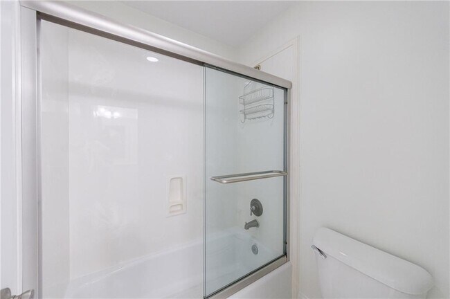 Building Photo - 125 River N Cir