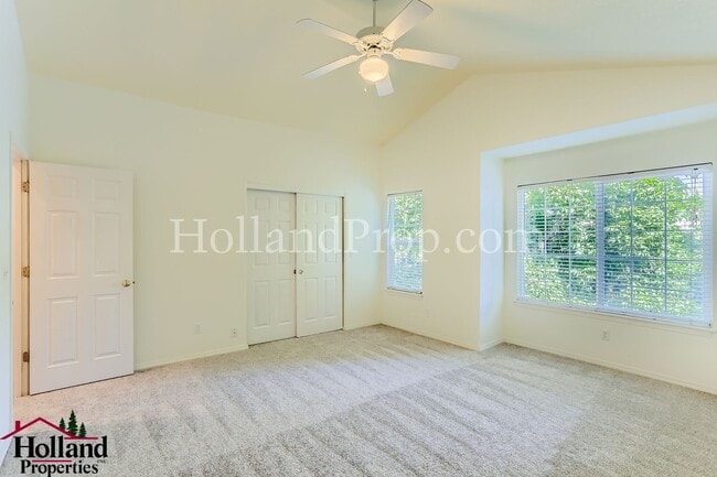 Building Photo - Charming and Comfortable Townhouse in Bethany Area!