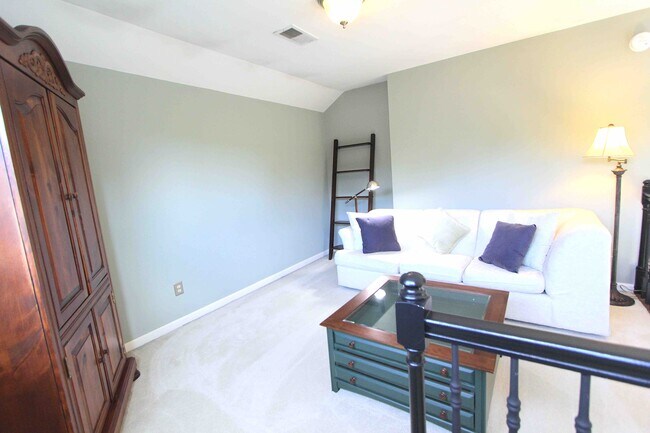 Building Photo - 5711 Chadwick Ln