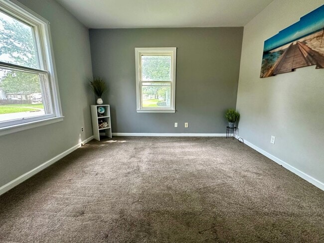Building Photo - 2 bed, 1 bath home for rent in Waterloo