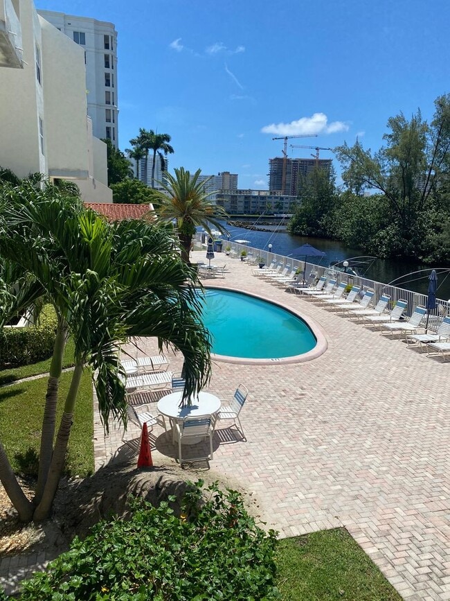 Building Photo - Great Condo in Pompano Beach Just West of ...