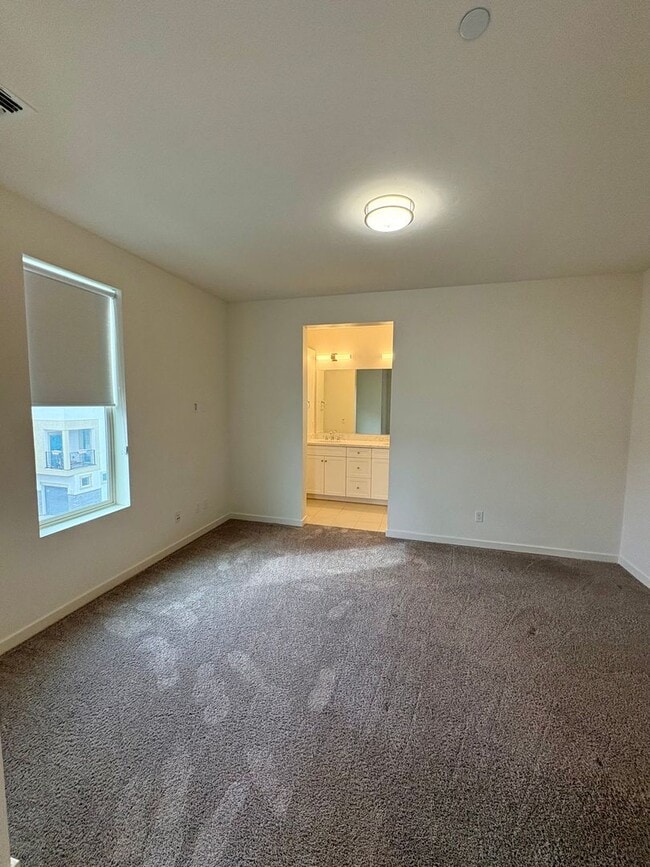 Building Photo - Vibrant 3 story 2bed/2.5bath home at the Mill at Broadway