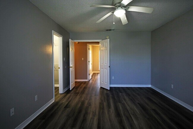 Building Photo - 414 Whirlaway Ct