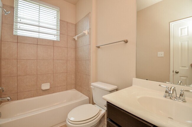 Building Photo - 3307 Home Point Dr