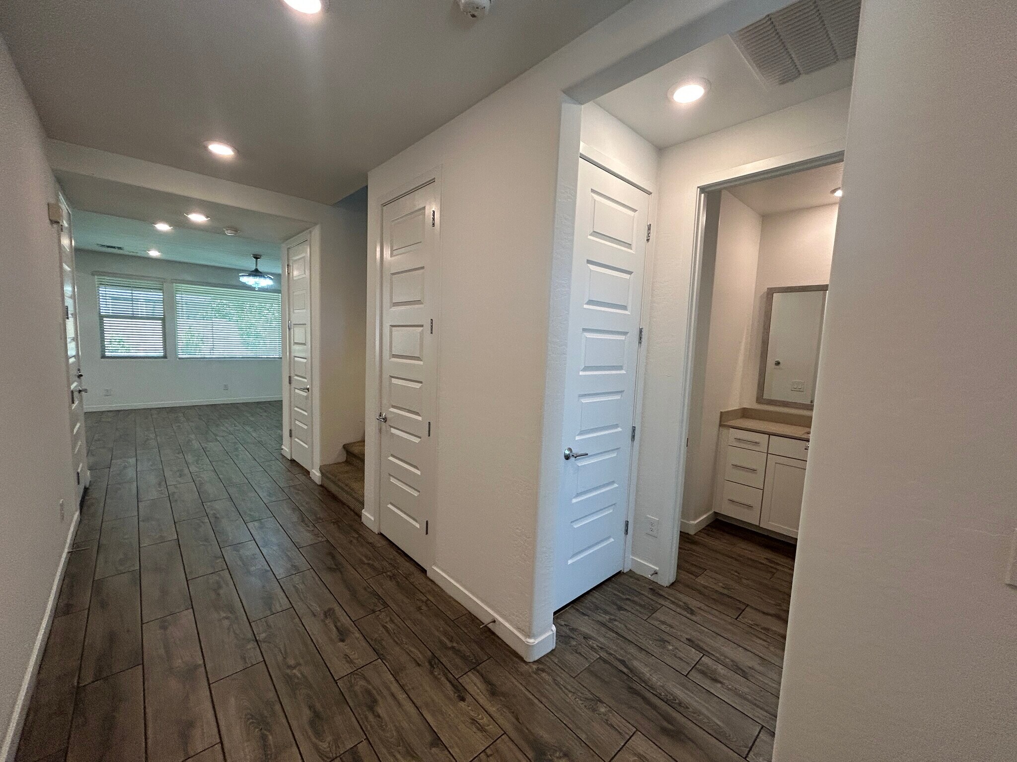 Building Photo - 1146 E Weatherby Way