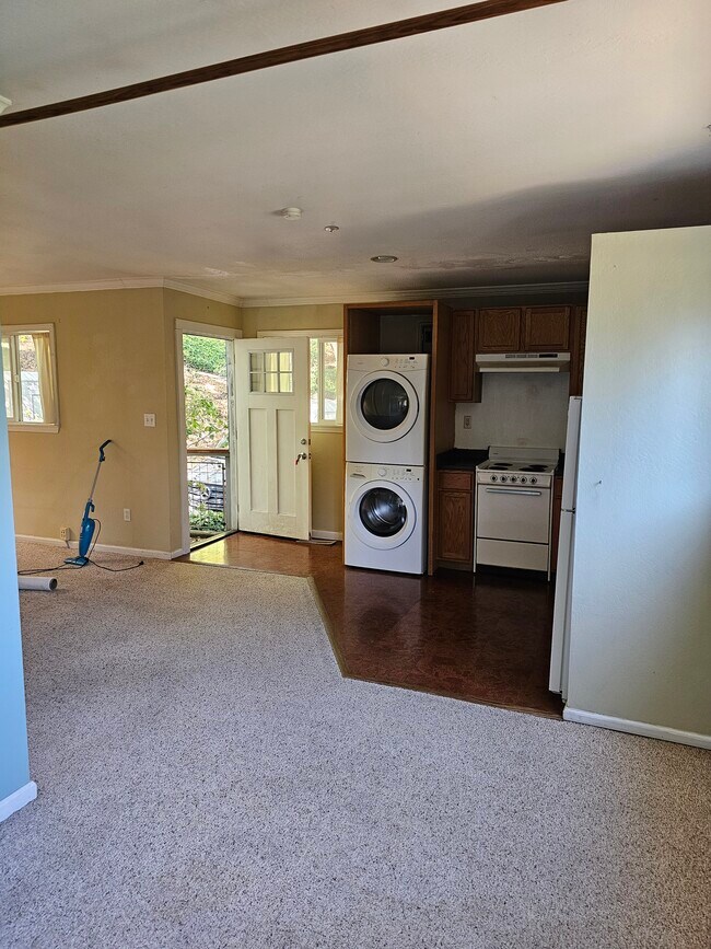 Building Photo - 206 Ross Valley Dr