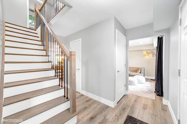 Building Photo - 1111 Plum Grove Cir