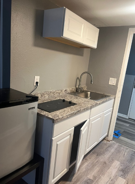 Building Photo - Summit