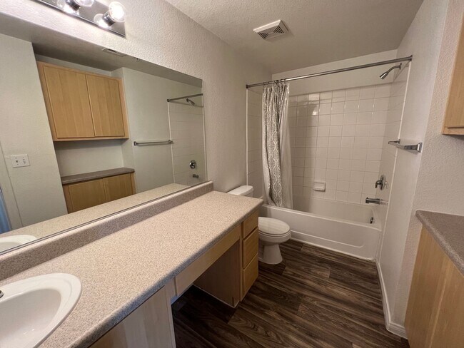 Building Photo - Awesome 1bed/1bath condo located in Centennial Hills
