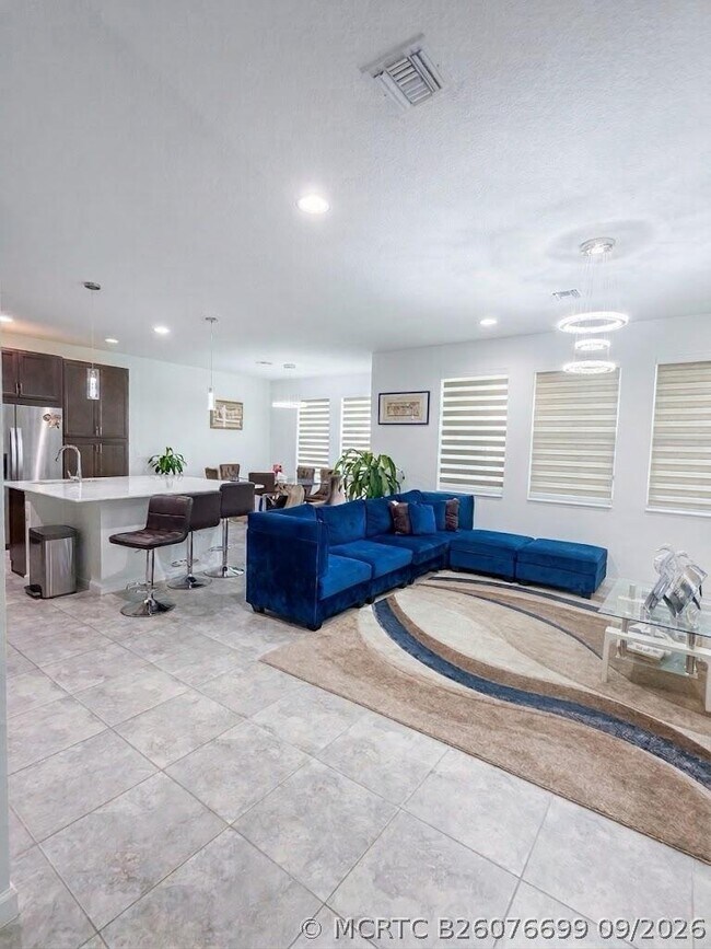 Building Photo - 16483 Helix Ct
