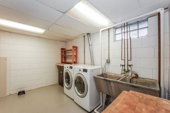 Building Photo - 4624 Maryland Ave N