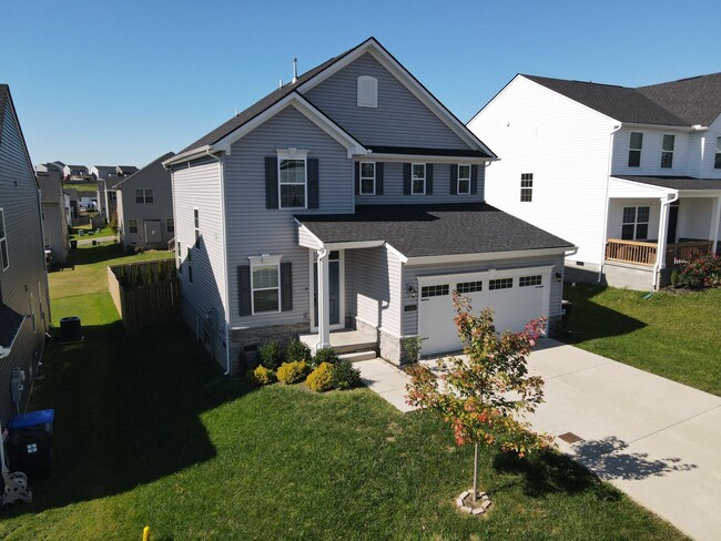 Building Photo - 4 Bedroom, 2.5 Bath Home w/ Fenced Backyard and 2 Car Garage