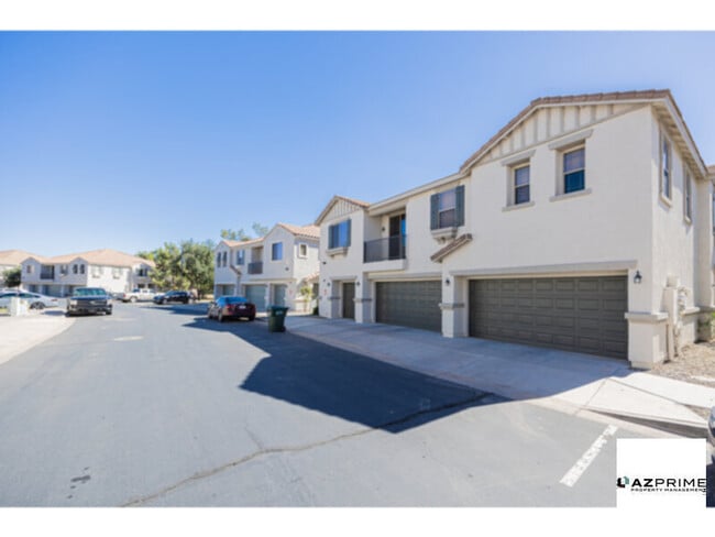 Building Photo - Welcome to this Stylish and Updated 3/2.5 ...