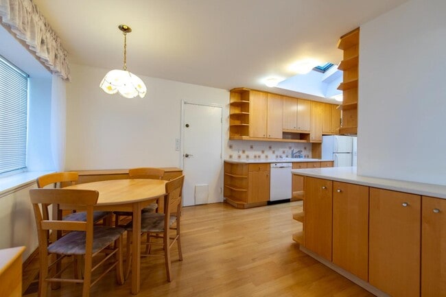 Building Photo - 908 Glennan Dr