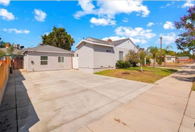 Building Photo - Charming 1 Bed / 1 Bath ADU with Private Patio in Prime Sylmar Location