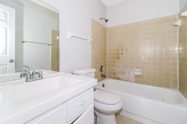 Building Photo - 6349 Valleydale Dr