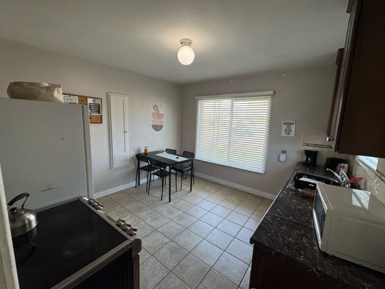 Building Photo - 2577 S 700 E