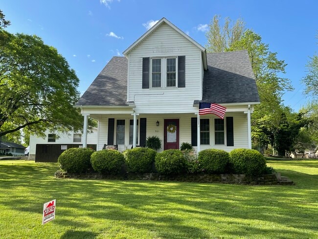 Building Photo - 701 Taylor Rd