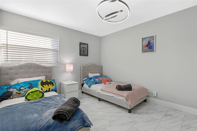 Building Photo - 6600 NE 20th Way