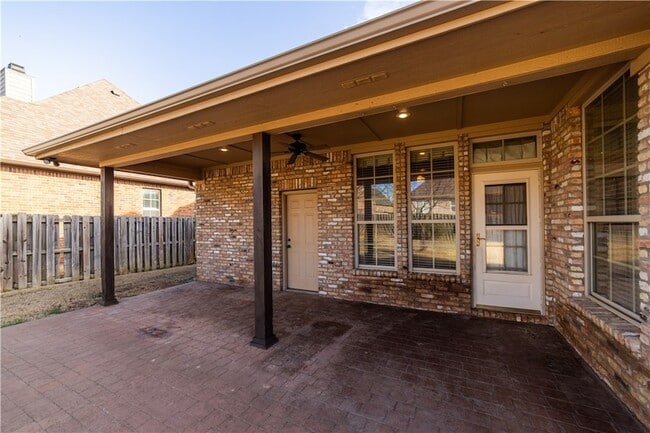 Building Photo - 3778 Prince Philipe St