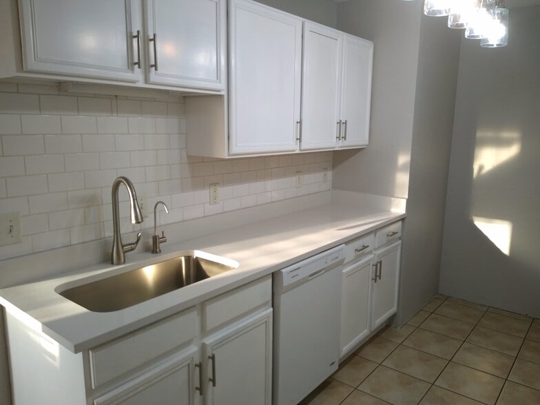 Kitchen - 6306 Green Top Dr